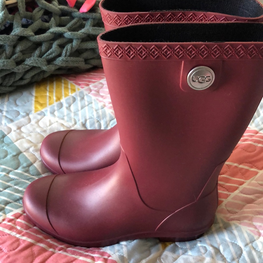 New Ugg rain boots